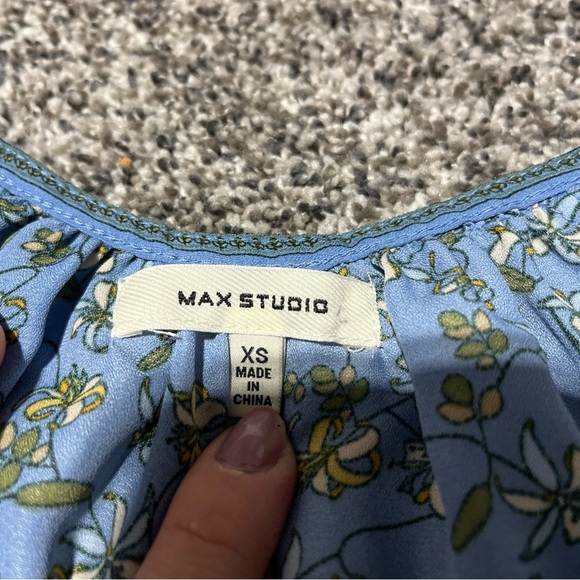 Max Studio Floral Tulip Sleeve Blouse Flowy Top SZ XS Blue - Picture 5 of 8